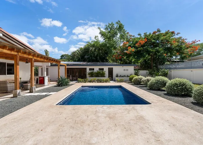 4br Tropical Retreat • Pool • • Golf Cart Сasa de vacaciones