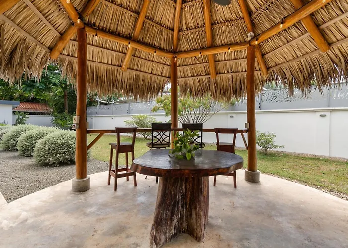 Сasa de vacaciones 4br Tropical Retreat • Pool • • Golf Cart *