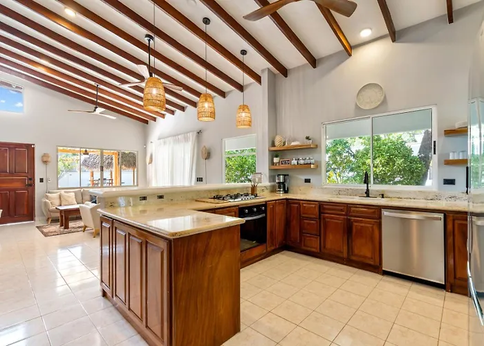 4br Tropical Retreat • Pool • • Golf Cart Сasa de vacaciones *