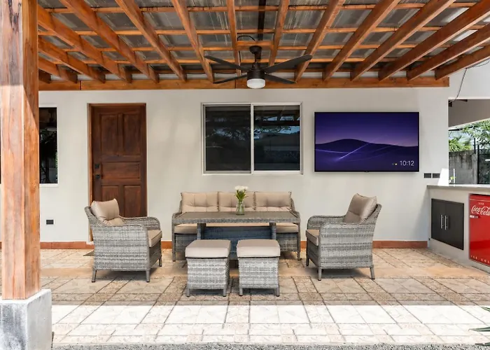 Casa de férias 4br Tropical Retreat • Pool • • Golf Cart *